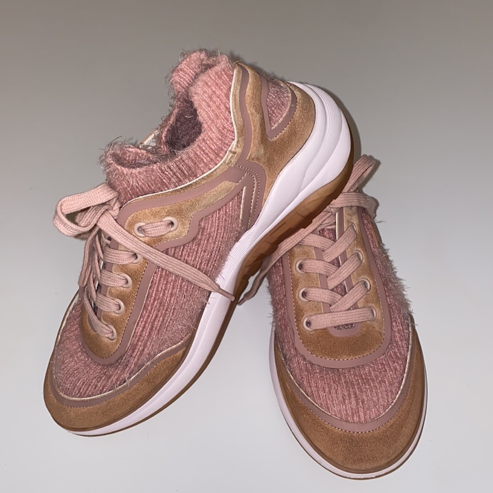 CHANEL sneakers Pink size 8 - excellent conditions